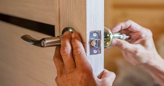 Установка и замена дверной ручки в Йошкаре-Ола от 276 руб. – Мастер24, монтаж фурнитуры, недорого